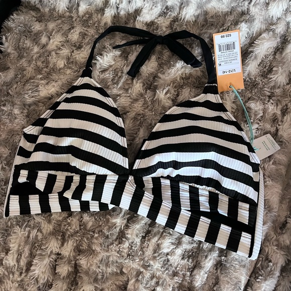 7 Women's Bathing Suit Tops sz med-large - Picture 2 of 5